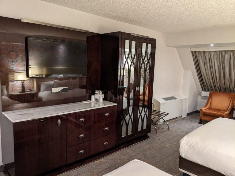 Luxor Pyramid Premier Room Review SingleFlyer